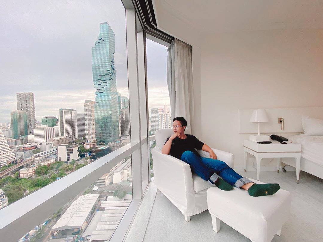 End your week peacefully with stunning views of Bangkok in your comfy room at Pullman Bangkok Hotel G.

มาพักผ่อนรีเฟรชใจที่เหนื่อยล้ากับวิวเมืองกรุงแบบ 180 องศา ทิ้งตัวลงบนเตียงและหมอนนุ่มๆ แค่คิดก็ฟินแล้ว! 

Cr. @minipowder 

#pullmanbangkokhotelg #hotelsg #lifestylehotel #whiteroom #hotelwithaview #whitedecor #hotelroomdesign #hotelinterior #hotelwithaview #hotelroom #bangkokhotel #staycation #bangkoklife #bangkok #bangkokcity #bangkokcityvibes #silom #sathorn #bangkoksky #bangkokskyline #bangkokview  #โรงแรม #กรุงเทพ #igthailand #เที่ยวกรุงเทพ #ไทยเที่ยวไทย