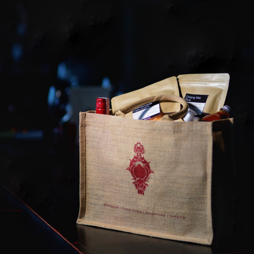 Spread the Christmas cheer with @scarlett's festive hamper that includes seasonal goodies prepared with quality locally sourced produce, packaged in a re-usable sackcloth bag from Chiang Rai. The hamper is priced at THB 1,250 net (without wine) and THB 2,250 net (with French red wine from Rhone Valley). More info 👉 https://bit.ly/37tlcs0

ส่งมอบรอยยิ้ม คำขอบคุณ ผ่านของขวัญปีใหม่จากสการ์เล็ตอย่างมีสไตล์กับ G(reen) Hamper  ที่มาในรูปแบบแพ็คเกจสุดชิคดีไซน์เก๋ไก๋ตอบโจทย์คนรักษ์โลกที่เป็นมิตรต่อสิ่งแวดล้อมอีกด้วยกับถุงผ้ากระสอบจากเชียงราย อัดแน่นไปด้วยผลิตภัณฑ์พรีเมียมจากแหล่งชุมชนทั่วประเทศไทย ราคาเพียง 1,250 บาทถ้วน (ไม่รวมไวน์) และราคา 2,250 บาทถ้วน (รวมไวน์แดงจากแคว้นโรน แวลลีย์ ประเทศฝรั่งเศส) ข้อมูลเพิ่มเติม 👉 https://bit.ly/37tlcs0

.
.
.
.
.
.
.
#hotelsg #pullmanbangkokhotelg #ScarlettBKK #randblab #winebar #frenchcuisine #frenchrestaurant #frenchfood #rooftopbar #ร้านอาหาร #ร้านดีบอกต่อ #ร้านอาหารฝรั่งเศส #Festivecelebrations #festivebangkok #festivevibes #festivemood #เทศกาลแห่งความสุข #คริสต์มาส #ปีใหม่ #Hamper #Xmashamper #festivehamper #กระเช้าของขวัญ #สวัสดีปีใหม่ #ของขวัญ
#festivefood #festiveseason #christmastime #christmasdinner #christmas2020