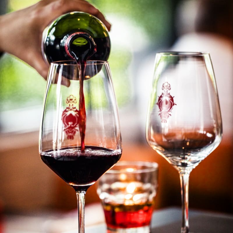 Did someone say it's Friday? Well TGIF! Cheers to the weekend with our wine by the glasses starting from just $6!⁣⁣.⁣.⁣.⁣.⁣⁣#GinettSG #RandBlab #singapore #discoversg #sgeats #sgrestaurant #frenchrestaurant #frenchcuisine #foodgasm #foodie #eattheworld #eatingfortheinsta #happyhour #fridaynightlife #weekends #instawine #winestagram #winetime #winelover #wineoclock #weeklypromotion #sgbars #frenchwine #winelovers #deliverysg #takeoutsg