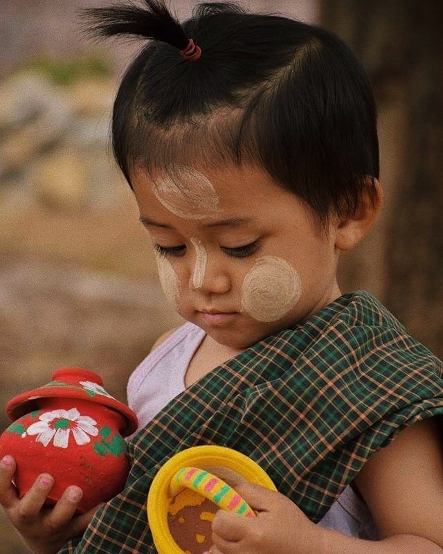 Wherever you go in Myanmar, you will find people wearing Thanakhar also known as yellowish cosmetic paste on their face.  For thousands of years, people in Myanmar have been using a yellowish paste made from ground tree bark that they apply to their cheeks. The Thanakhar paste cools skin, prevents sun damage and clears up acne. Have you ever tried?
.
.
.
#myanmarburma #myanmartrip #myanmar #myanmarphotos #travelasia #instamyanmar #thanakhar #burmesemakeup #traditionalmakeup #burmese #lifewelltravelled #exploremore #myanmarpeople  #exploreasia #tlpicks #travellingthroughtheworld #beautifuldestinations #natgeotravel #artofvisuals