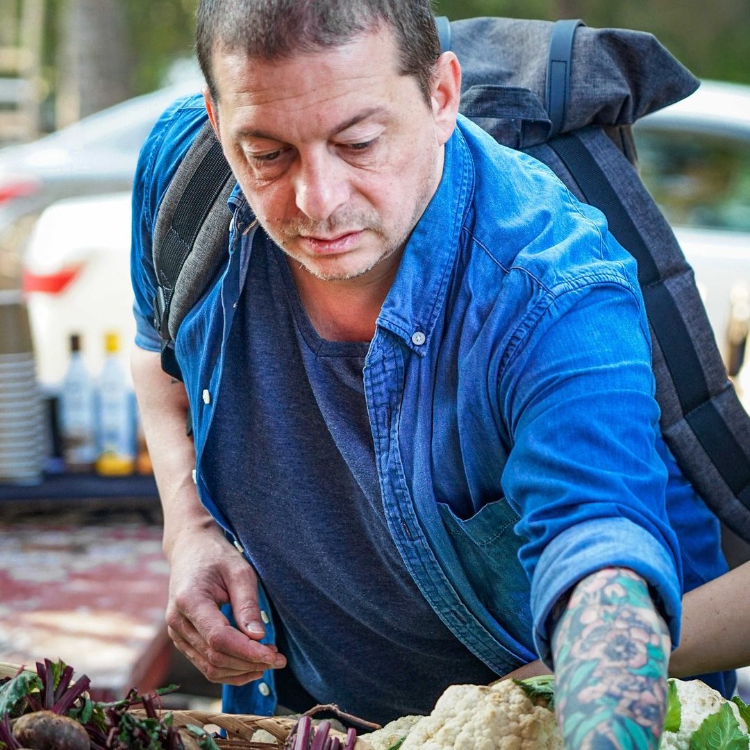 Babett Yangon executive Chef Xavier Fauvel roamed in the market to buy Myanmar's fresh & organic local produce. Our team is ready to serve you a farm-to-table culinary experience highlighting local products from Myanmar. 
.
.
.
#hotelgyangon #hotelinyangon #babettyangon #RandBLab #restaurantinyangon  #frenchrestaurant #frenchfood #foodforlife #winebar #frenchcuisine #frenchfood #sharingdish #frenchcuisine #freshveggie #localproduce #frenchfoodandwine  #tasty  #foodlover