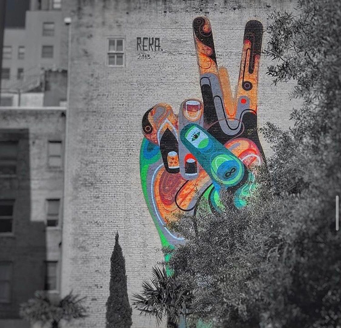 We have so many amazing murals all around the city! Love this colorful reminder for peace by Australian artist @rekaone ✌🏻✨ // 📸 @hedaybay